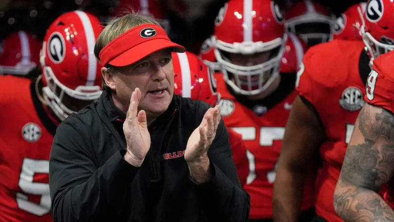 georgia-coach-kirby-smart-takes-field-his-team (2)