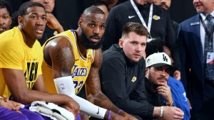 lebron-doncic-lakers-bench